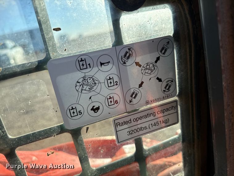 image for item EP0745 Kubota SVL95-2S skid steer loader