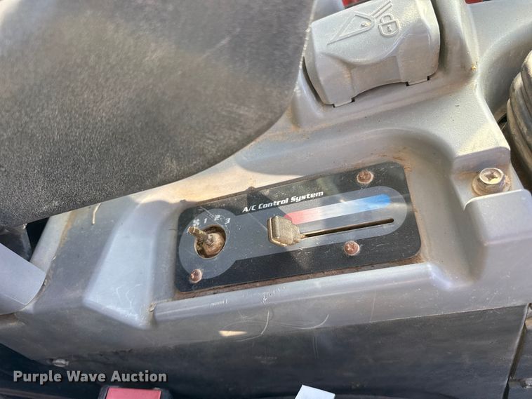 image for item EP0745 Kubota SVL95-2S skid steer loader