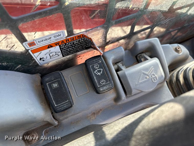 image for item EP0745 Kubota SVL95-2S skid steer loader