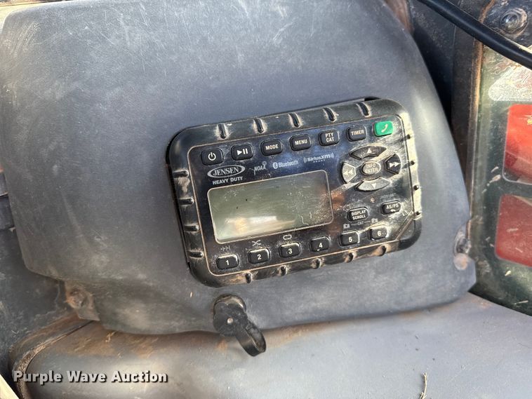 image for item EP0745 Kubota SVL95-2S skid steer loader