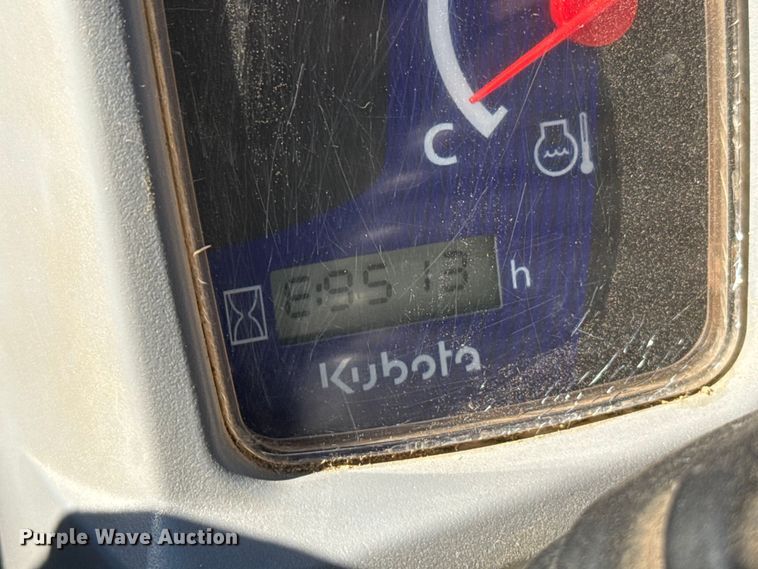 image for item EP0745 Kubota SVL95-2S skid steer loader