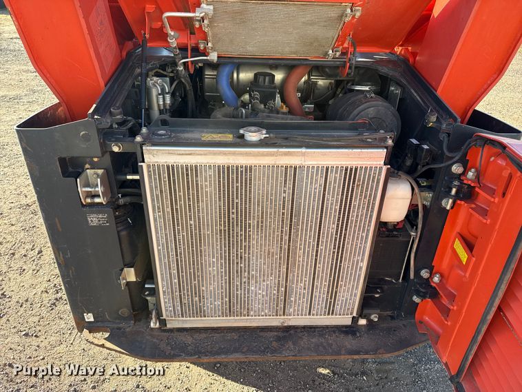 image for item EP0745 Kubota SVL95-2S skid steer loader