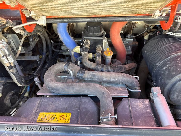 image for item EP0745 Kubota SVL95-2S skid steer loader