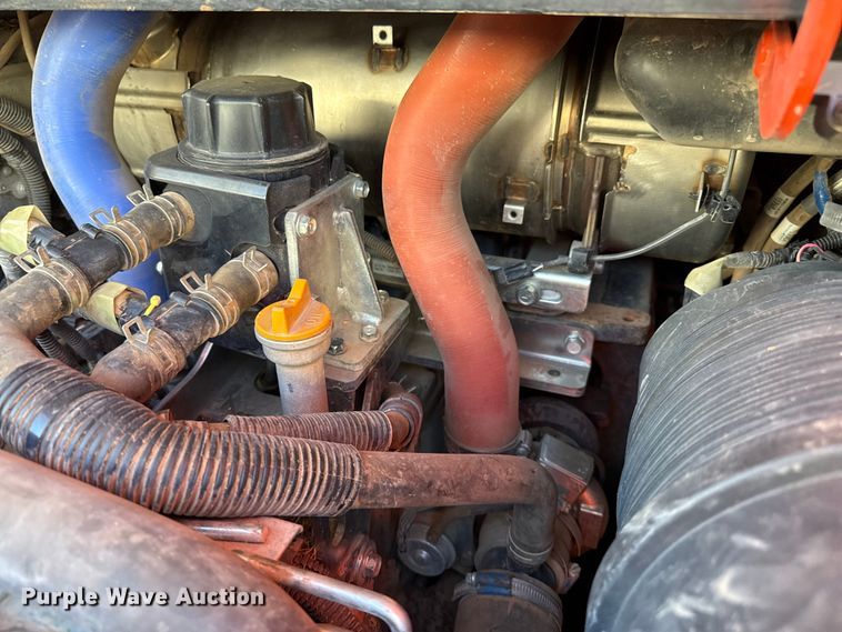 image for item EP0745 Kubota SVL95-2S skid steer loader