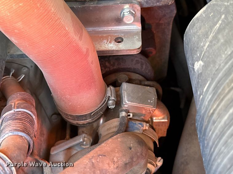 image for item EP0745 Kubota SVL95-2S skid steer loader