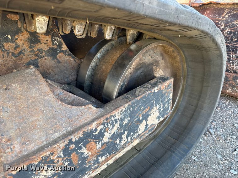 image for item EP0745 Kubota SVL95-2S skid steer loader