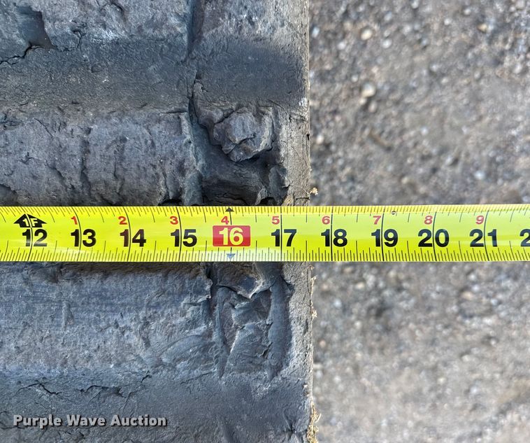 image for item EP0745 Kubota SVL95-2S skid steer loader