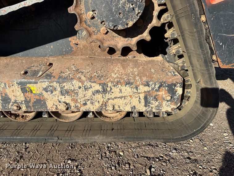 image for item EP0745 Kubota SVL95-2S skid steer loader