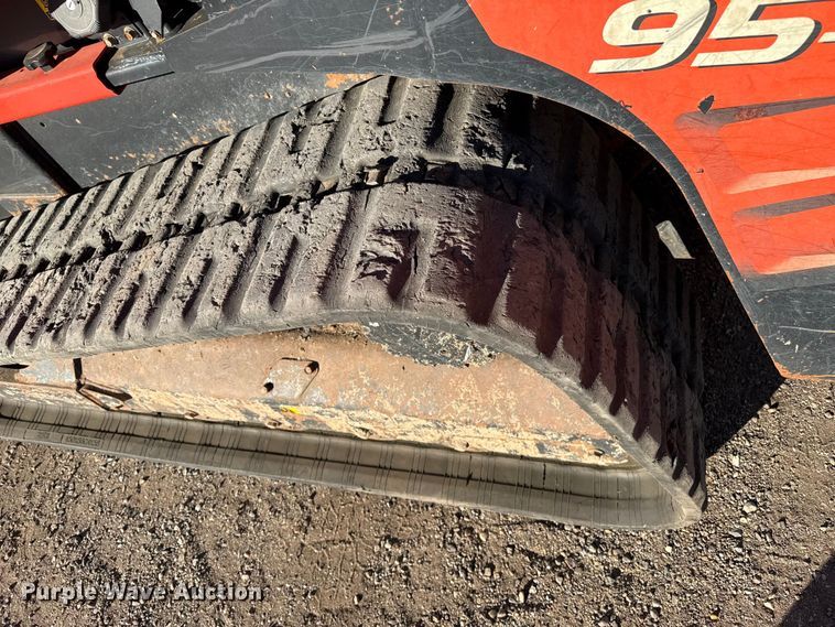 image for item EP0745 Kubota SVL95-2S skid steer loader