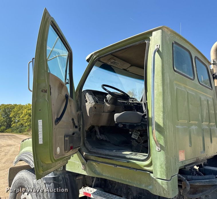 image for item ER0055 2009 Sterling L-Line ready mix truck