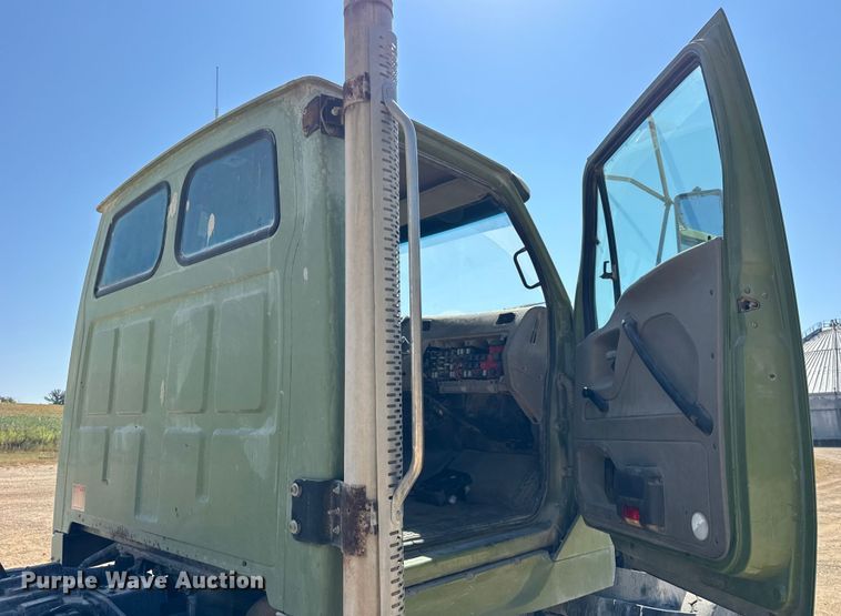 image for item ER0055 2009 Sterling L-Line ready mix truck