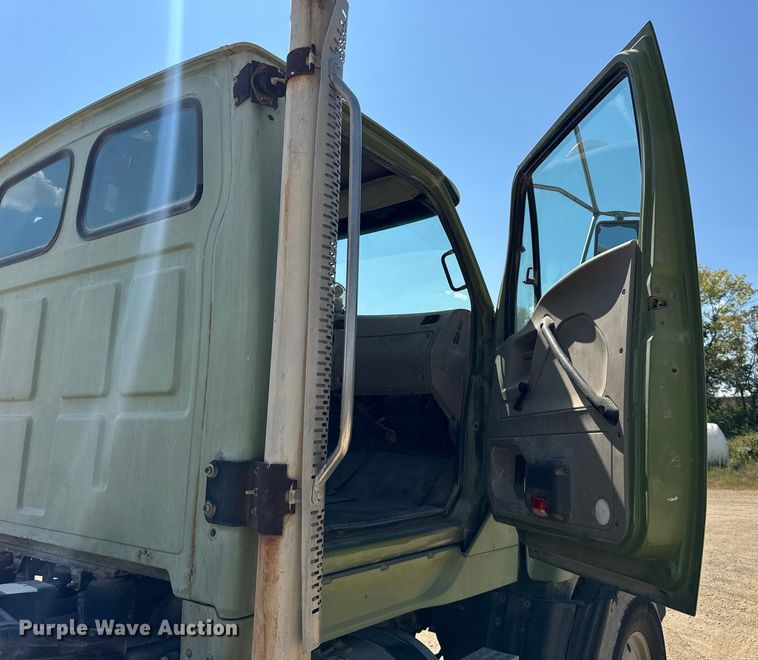 image for item ER0058 2009 Sterling L- Line ready mix truck