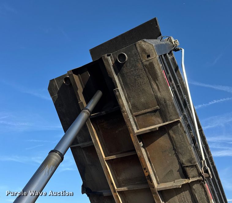 image for item ER0192 2005 Freightliner M2 dump truck