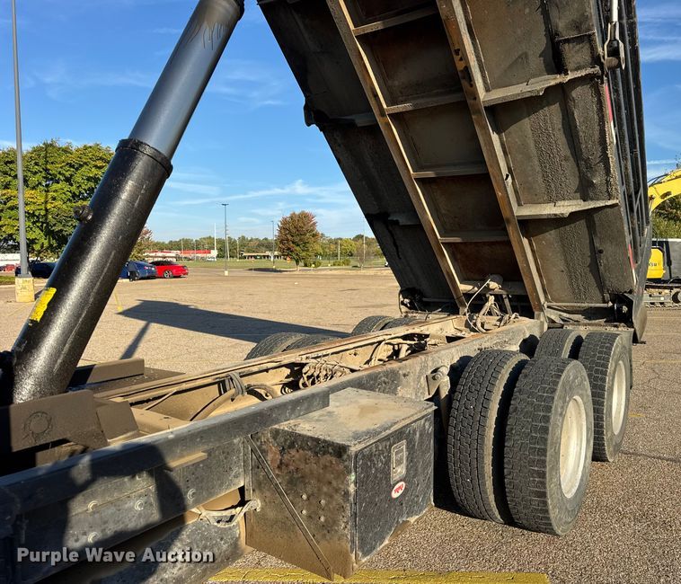 image for item ER0192 2005 Freightliner M2 dump truck