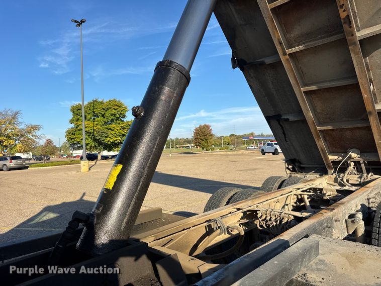 image for item ER0192 2005 Freightliner M2 dump truck