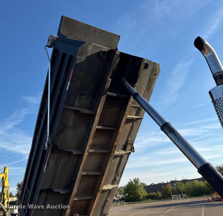 image for item ER0192 2005 Freightliner M2 dump truck