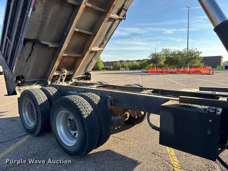 image for item ER0192 2005 Freightliner M2 dump truck