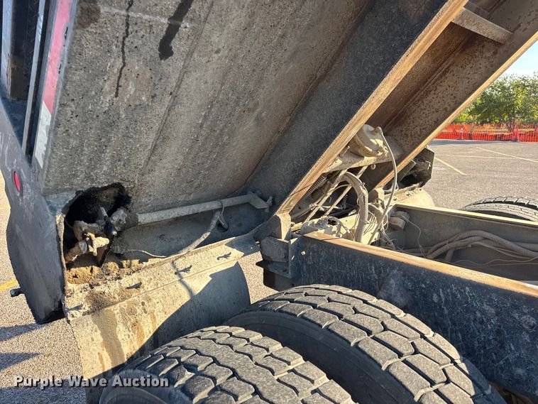 image for item ER0192 2005 Freightliner M2 dump truck