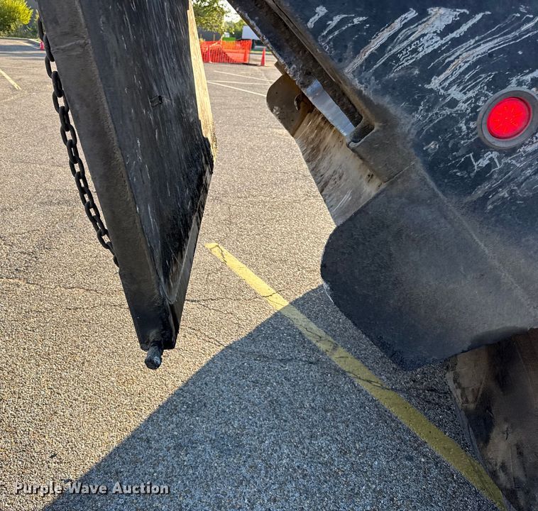 image for item ER0192 2005 Freightliner M2 dump truck