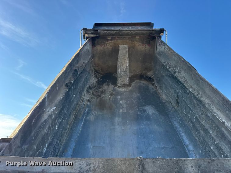 image for item ER0192 2005 Freightliner M2 dump truck