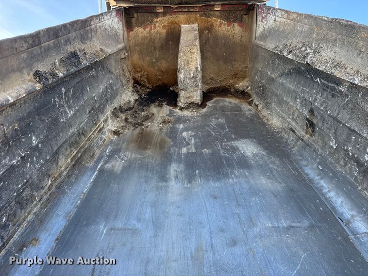 image for item ER0192 2005 Freightliner M2 dump truck