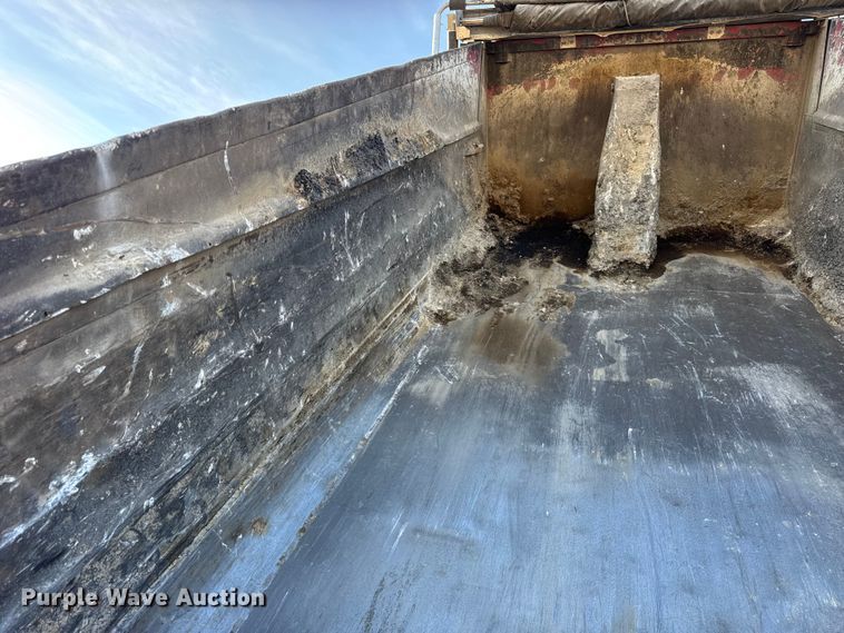 image for item ER0192 2005 Freightliner M2 dump truck