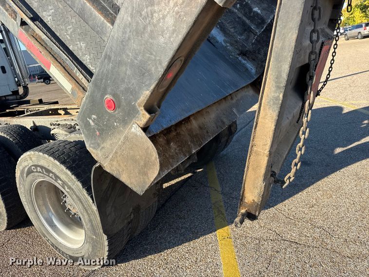 image for item ER0192 2005 Freightliner M2 dump truck