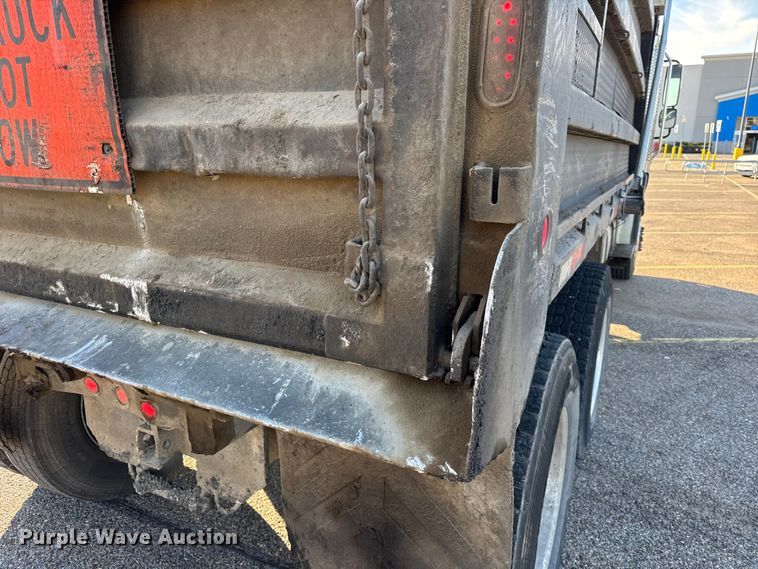 image for item ER0192 2005 Freightliner M2 dump truck