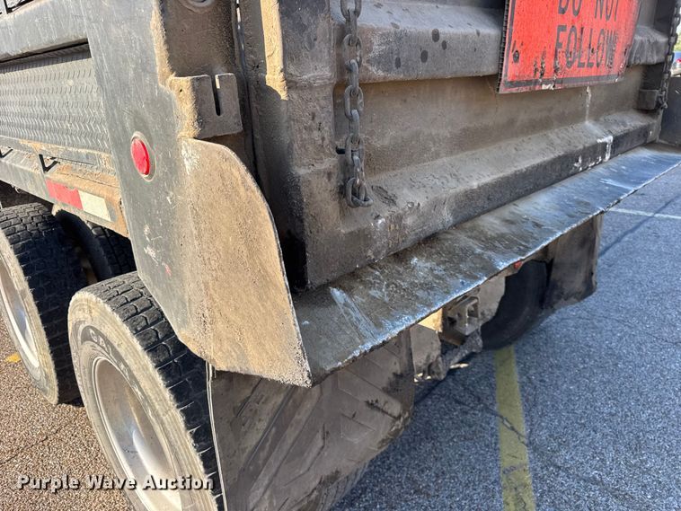 image for item ER0192 2005 Freightliner M2 dump truck