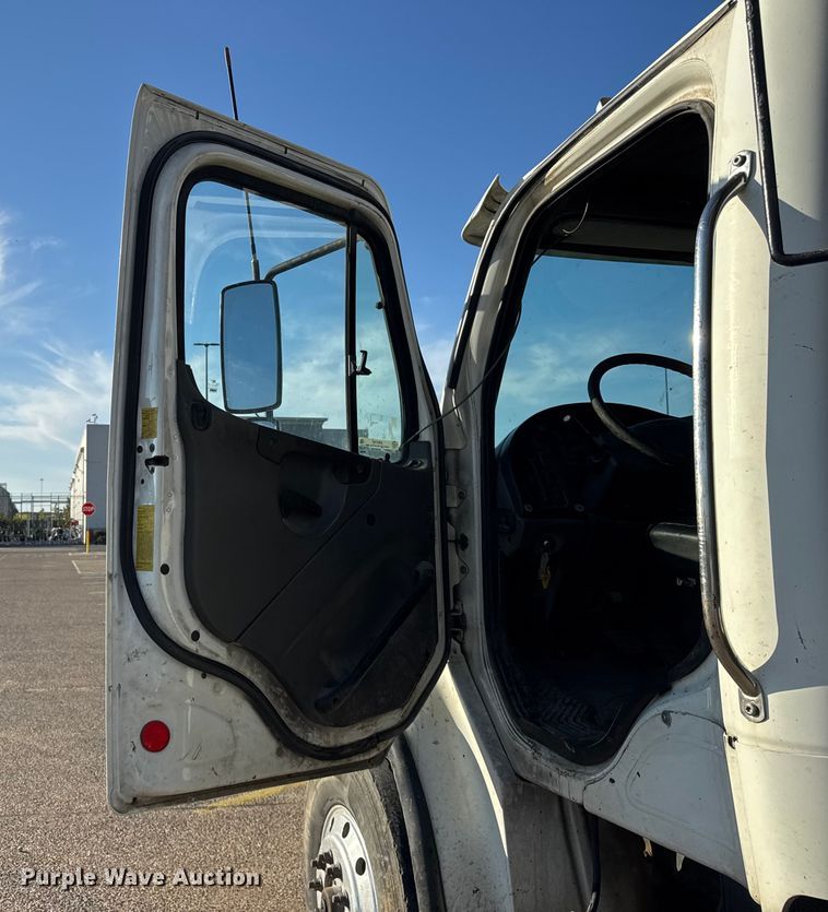 image for item ER0192 2005 Freightliner M2 dump truck