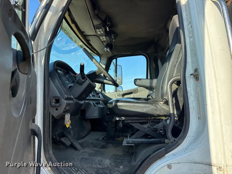 image for item ER0192 2005 Freightliner M2 dump truck