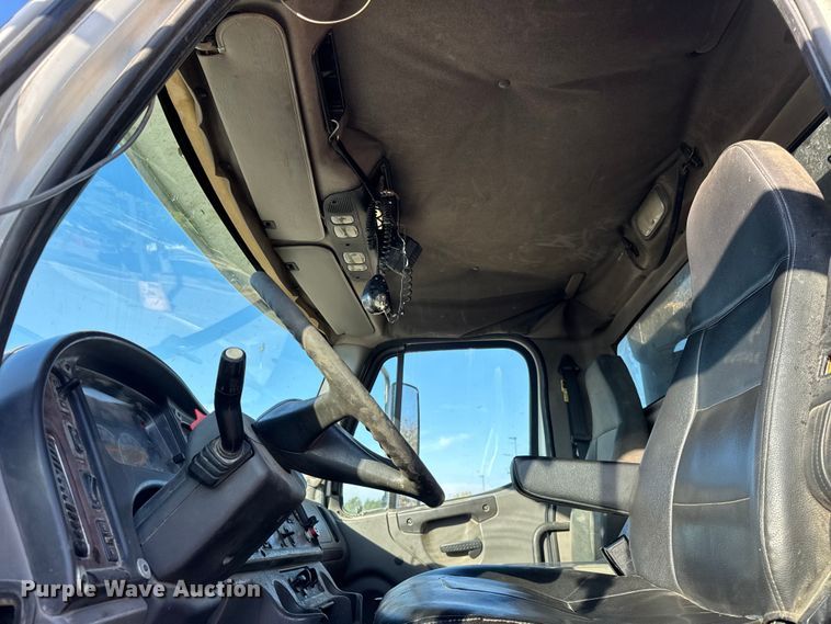 image for item ER0192 2005 Freightliner M2 dump truck