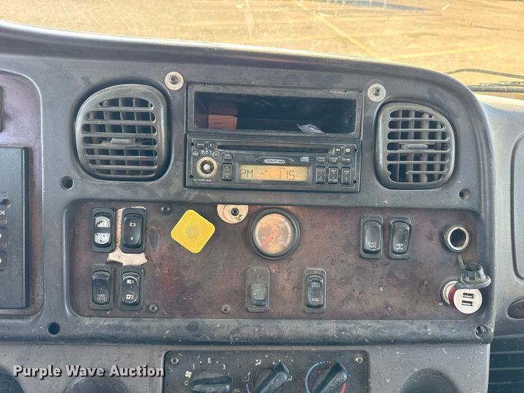 image for item ER0192 2005 Freightliner M2 dump truck