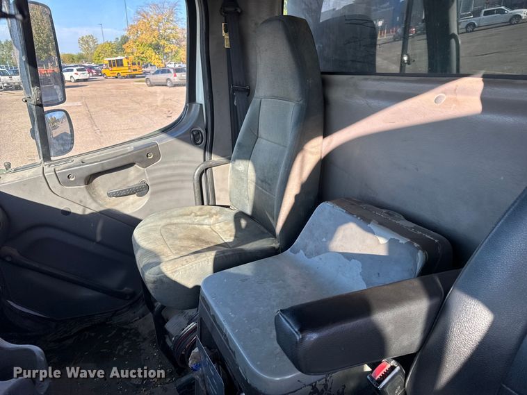 image for item ER0192 2005 Freightliner M2 dump truck