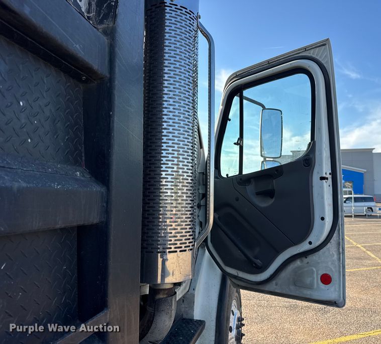 image for item ER0192 2005 Freightliner M2 dump truck