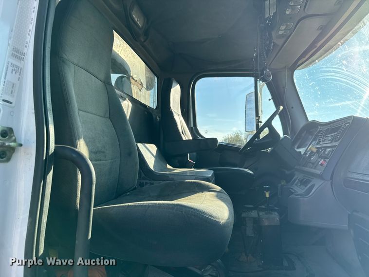 image for item ER0192 2005 Freightliner M2 dump truck