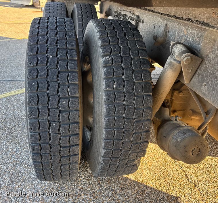 image for item ER0192 2005 Freightliner M2 dump truck