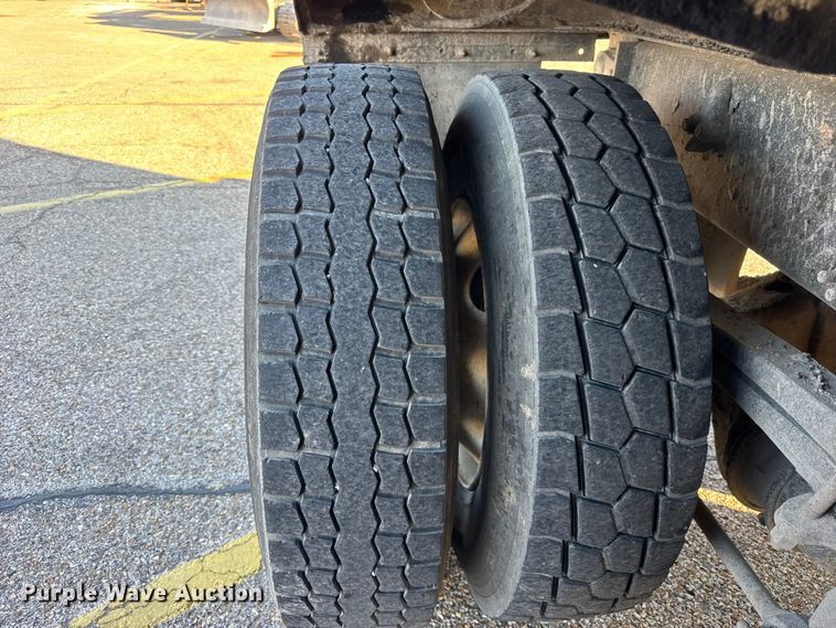 image for item ER0192 2005 Freightliner M2 dump truck