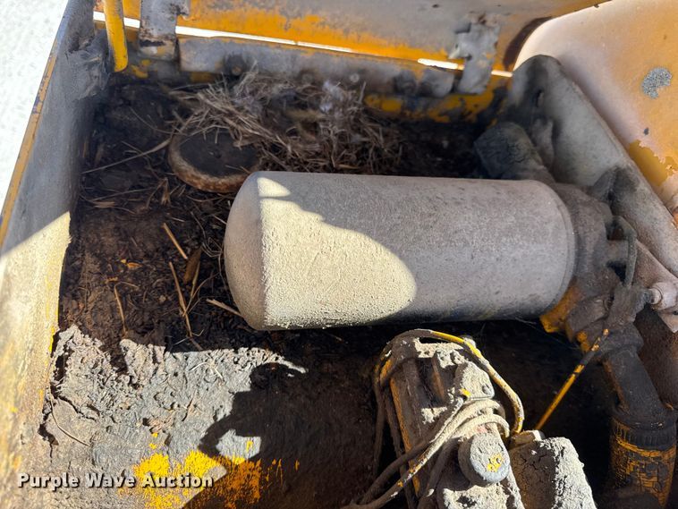 image for item ER0214 1981 John Deere 450C track loader