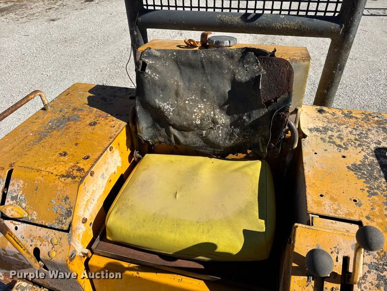 image for item ER0214 1981 John Deere 450C track loader