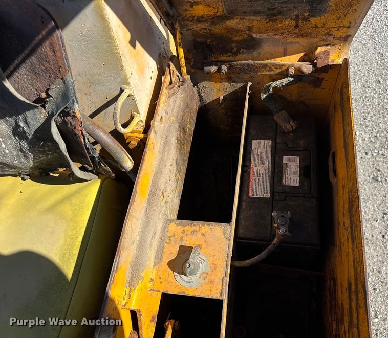 image for item ER0214 1981 John Deere 450C track loader