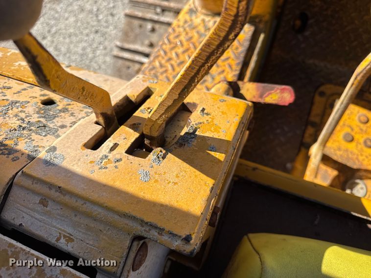 image for item ER0214 1981 John Deere 450C track loader