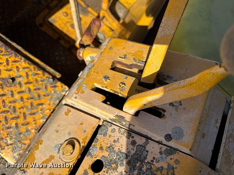 image for item ER0214 1981 John Deere 450C track loader