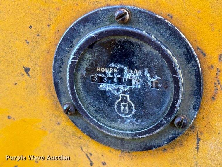 image for item ER0214 1981 John Deere 450C track loader