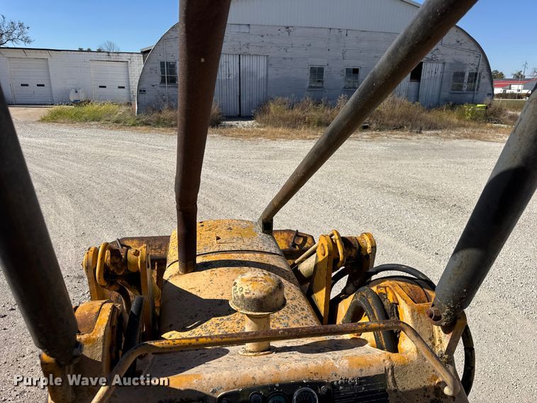 image for item ER0214 1981 John Deere 450C track loader