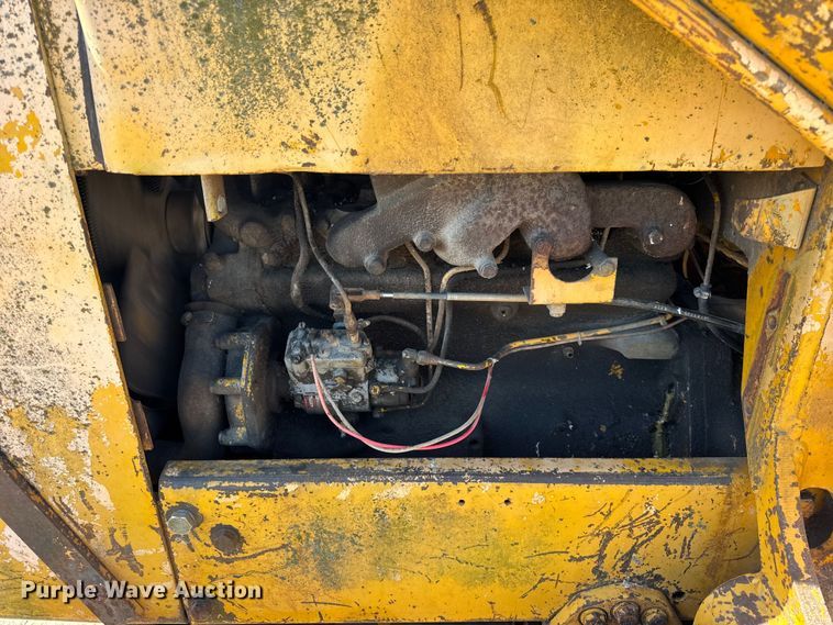 image for item ER0214 1981 John Deere 450C track loader