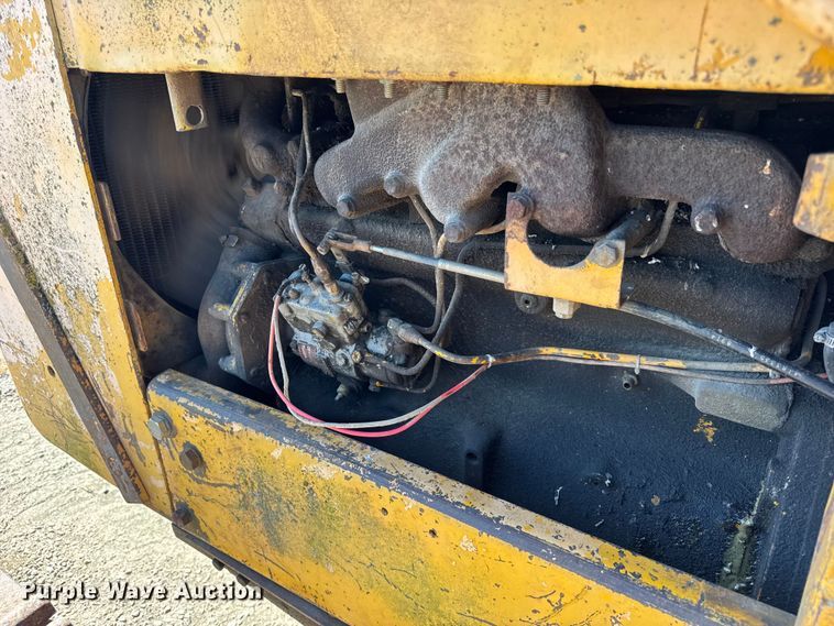 image for item ER0214 1981 John Deere 450C track loader