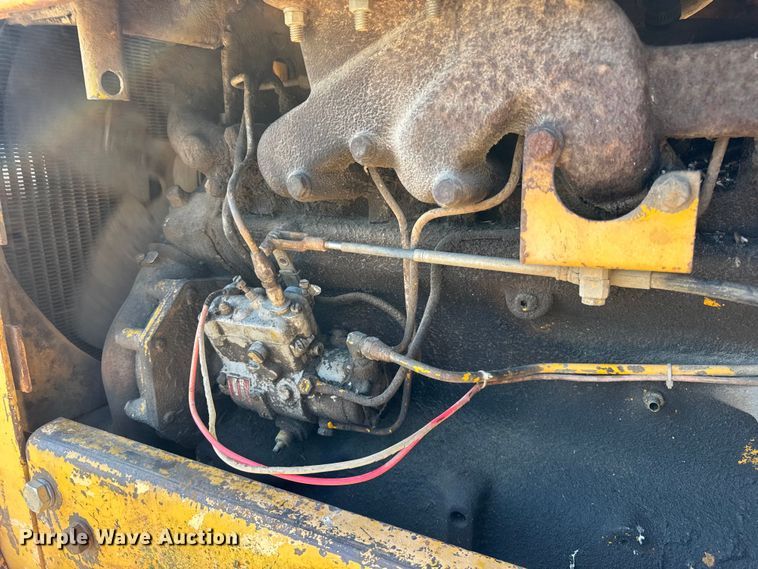 image for item ER0214 1981 John Deere 450C track loader