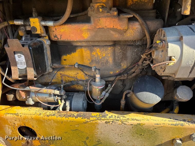 image for item ER0214 1981 John Deere 450C track loader