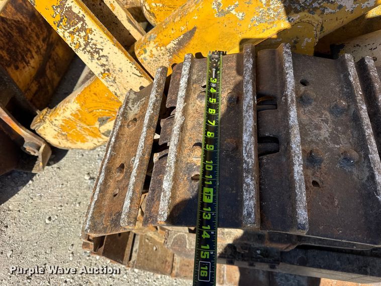 image for item ER0214 1981 John Deere 450C track loader